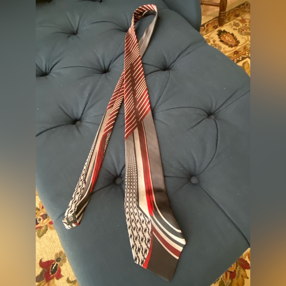 Vintage Red and Black Patterned Silk Tie